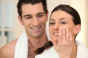 woman applying moisturizer to prevent wrinkles