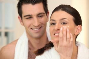 woman applying moisturizer to prevent wrinkles